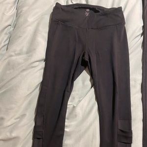 Gaiam size small 3/4 length leggings with mesh detail